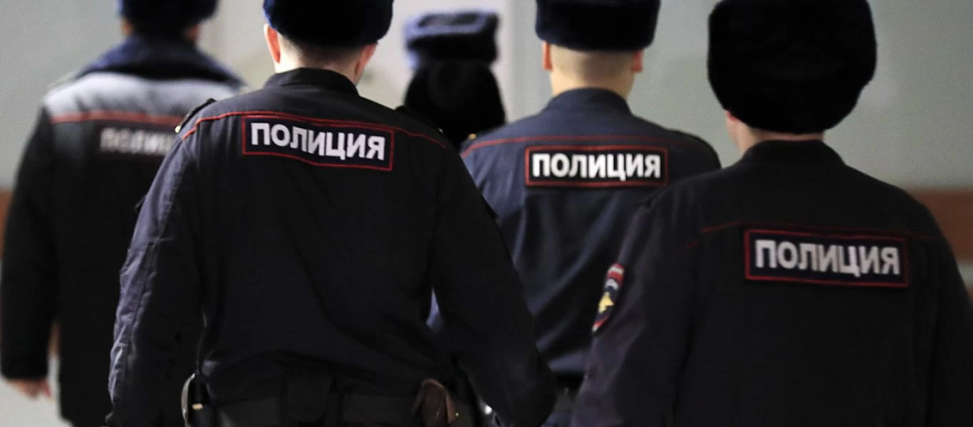 Αγία Πετρούπολη: Άνδρας έπεσε από τον 18ο όροφο πάνω σε 10χρονη - Το κορίτσι υπέστη κάταγμα στο πόδι